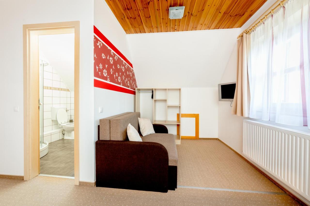 Rozmaring Vendégház Zengővárkony Exterior foto
