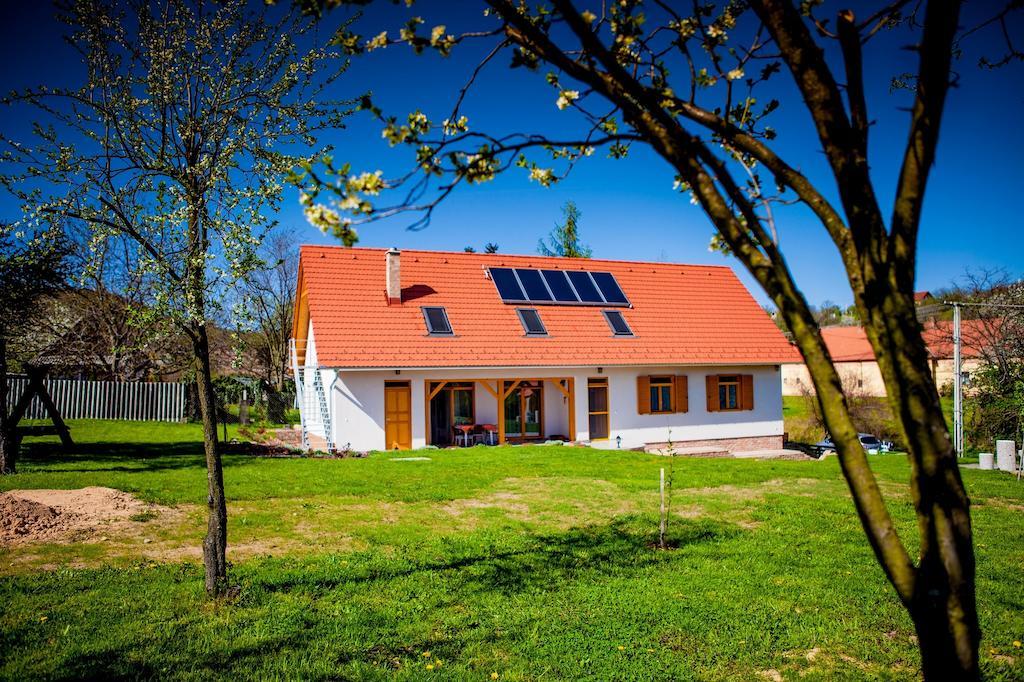 Rozmaring Vendégház Zengővárkony Exterior foto